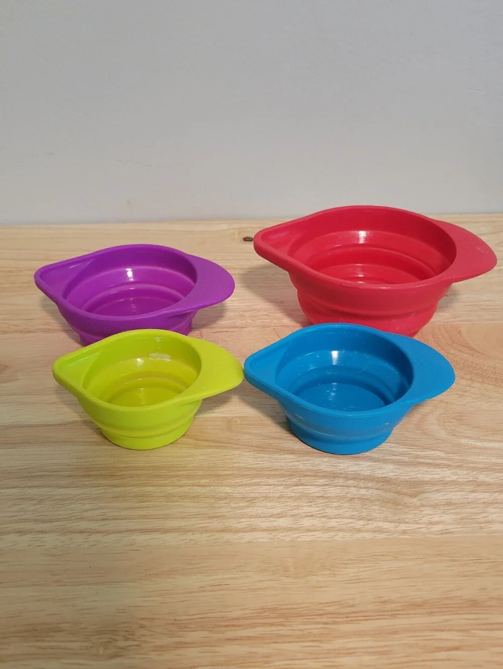 Lemon Poppy Inc. Collapsible Silicone Measuring Cups
